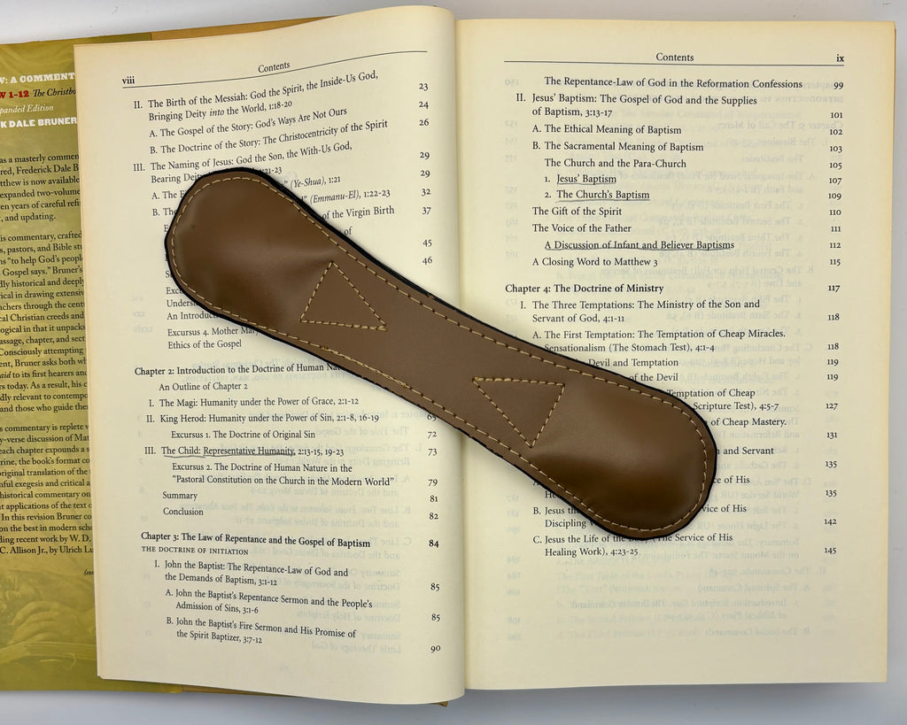 Matthew: A Commentary, Volume 1: The Christbook, Matthew 1-12 by Frederick Dale Bruner (Good)